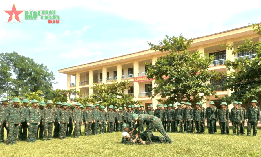 Trường Quân sự Quân đoàn 12: Bảo đảm sức khỏe bộ đội trong diễn tập