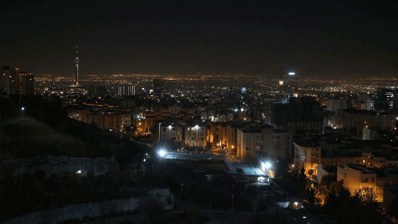 Iran đóng cửa không phận, Israel sẽ tiếp tục không kích trong nhiều giờ nữa