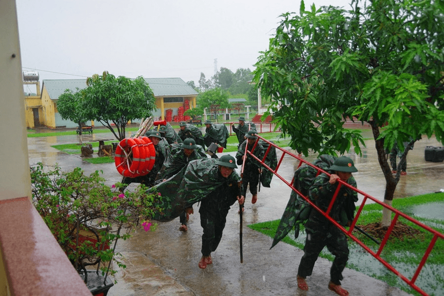 Sư đoàn 968 (Quân khu 4) chủ động các phương án sẵn sàng ứng phó với bão số 6 và mưa lũ