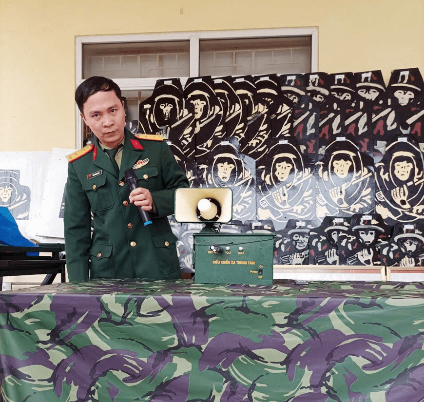 Người cán bộ vượt khó, sáng tạo