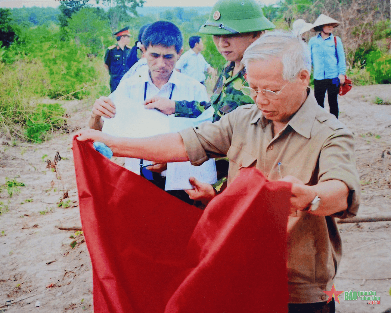 Vị tướng hơn 30 năm đi tìm đồng đội