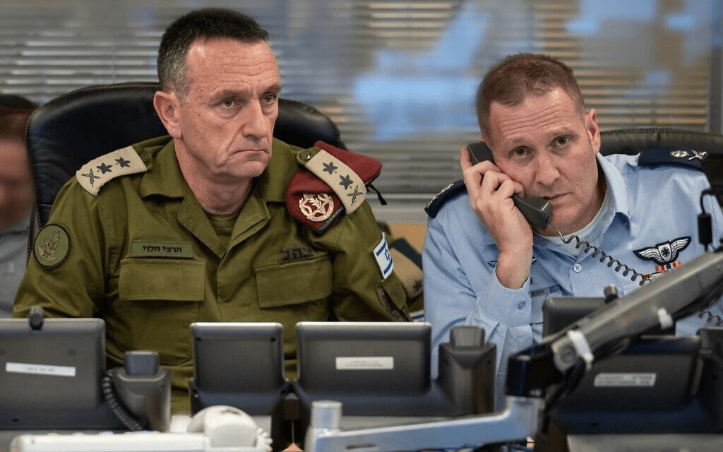 Israel không kích các địa điểm quân sự trên khắp Iran