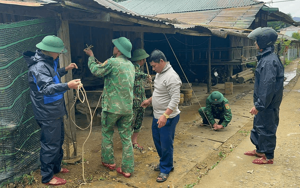 Đồn Biên phòng Tr’hy di dời gần 1.000 người dân tới nơi an toàn