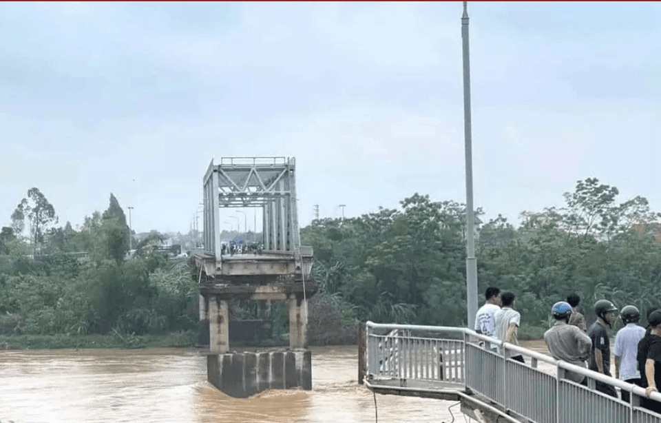 Phú Thọ: Lên phương án phá dỡ các nhịp, trụ còn lại của cầu Phong Châu