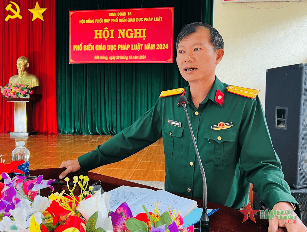Phổ biến, giáo dục pháp luật tại Trung đoàn 726