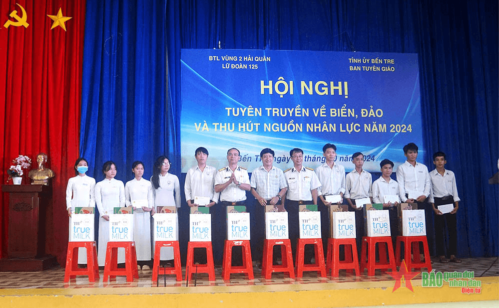 Lữ đoàn 125 (Vùng 2 Hải quân) tuyên truyền biển, đảo tại Sóc Trăng