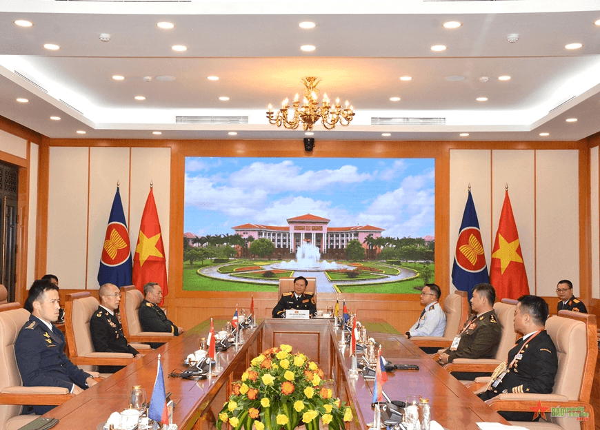 Đại tướng Nguyễn Tân Cương tiếp trưởng đoàn các nước ASEAN tham dự AMICLC-1