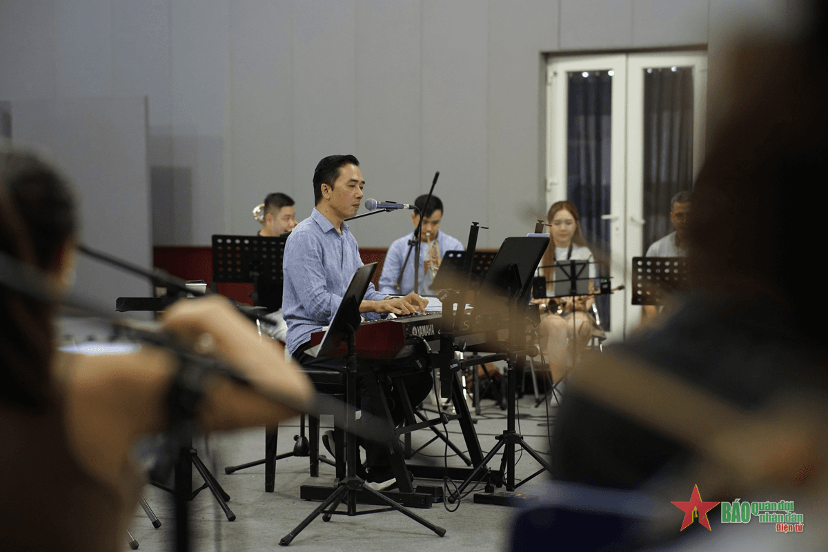 Vở nhạc kịch "Những con đường": Công trình nghệ thuật tôn vinh hình tượng Bộ đội Cụ Hồ thời kỳ đổi mới