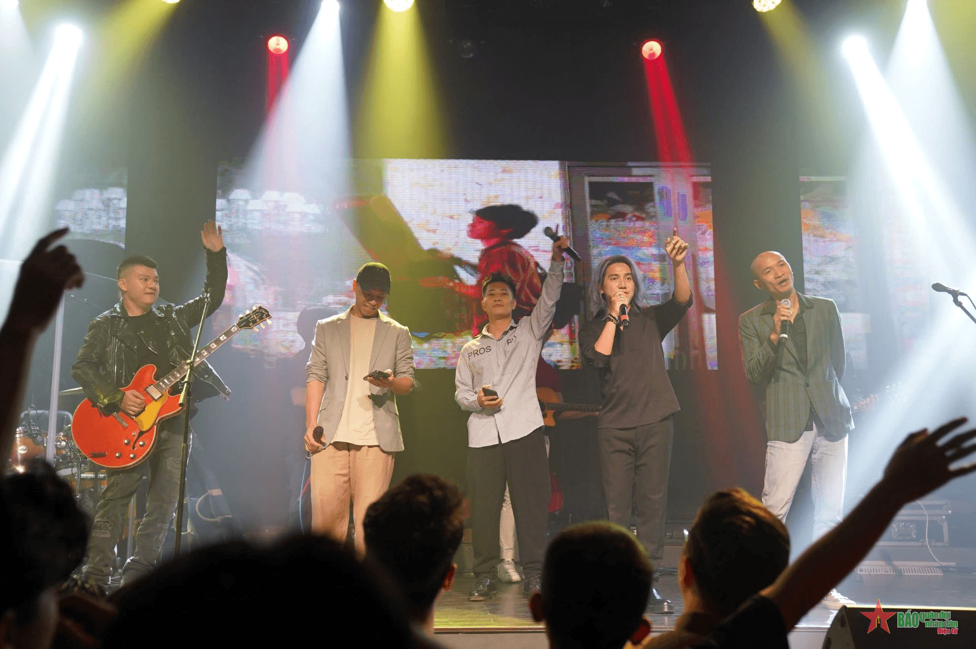 Ngũ Cung band thổi hồn di sản dân gian vào nhạc rock