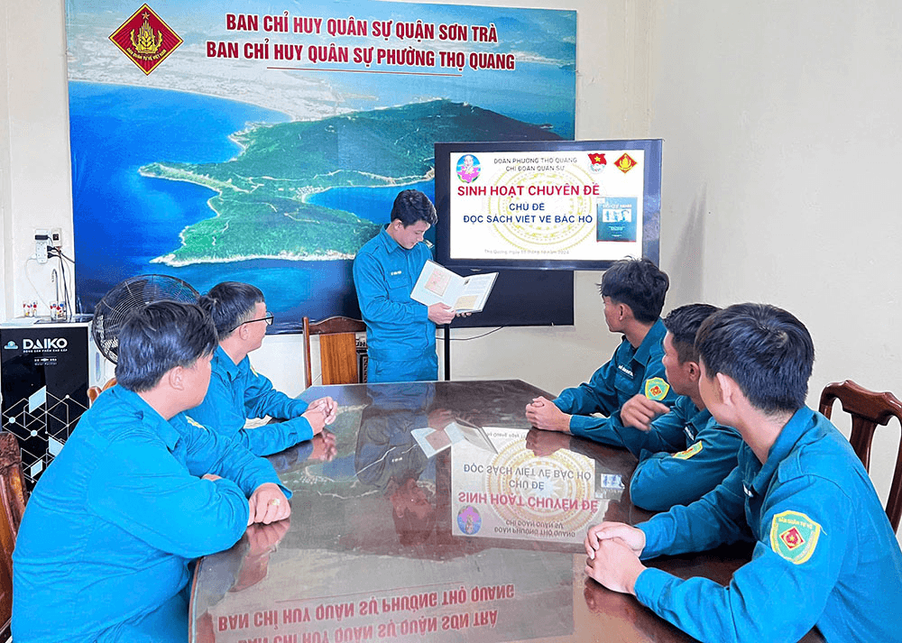 Đọc sách viết về Bác Hồ