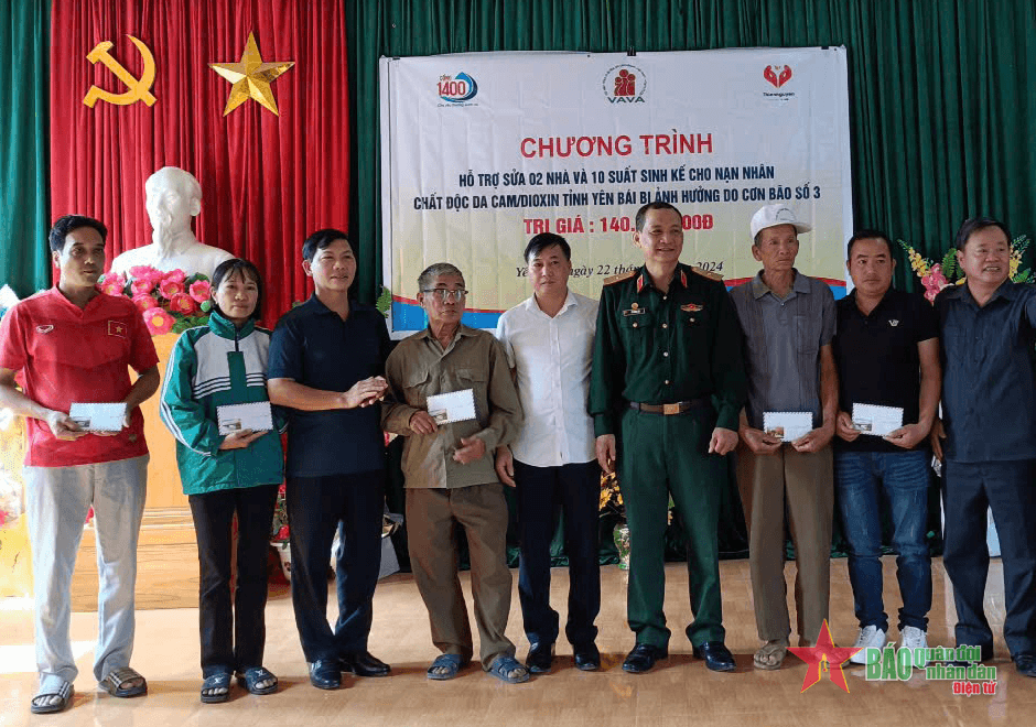 Hơn 1 tỷ đồng hỗ trợ các gia đình nạn nhân chất độc da cam bị ảnh hưởng do bão, lũ