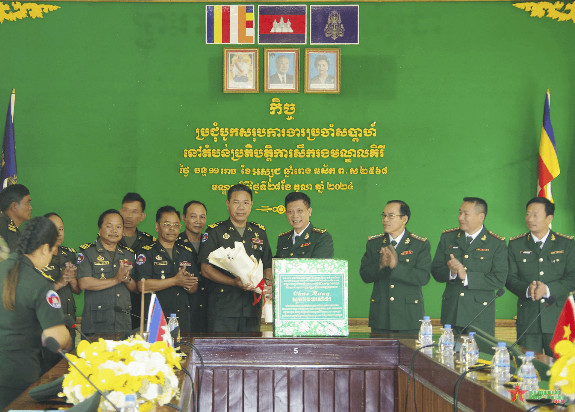Bộ đội Biên phòng tỉnh Đắk Nông chúc mừng Lực lượng vũ trang tỉnh Mondulkiri