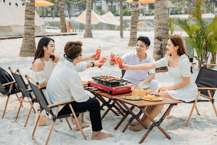 Theo chân Gen Z trước mùa chạy việc cuối năm: Kẻ đi chơi xa, người ở thanh lọc làm mát cơ thể