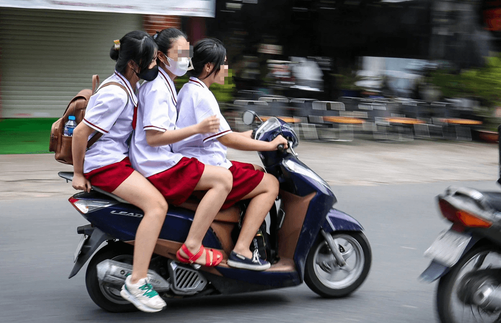 Giao xe máy cho người chưa đủ điều kiện: Đừng tiếp tay cho vi phạm