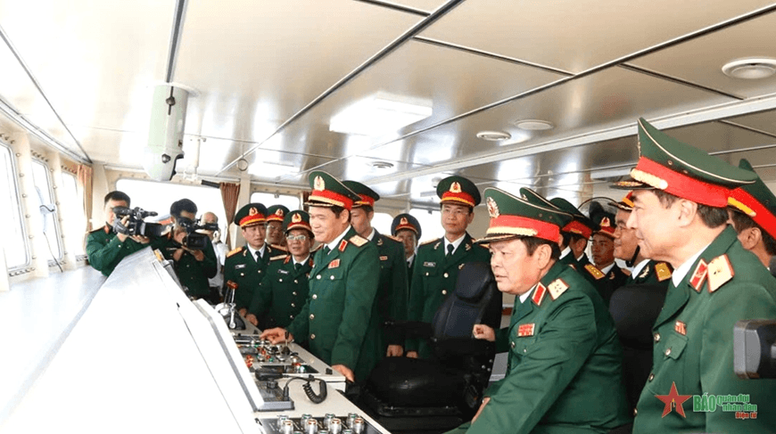 Thượng tướng Vũ Hải Sản dự Lễ thượng cờ Tàu vận tải đổ bộ 550 tấn