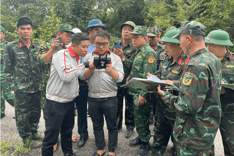 Phối hợp chặt chẽ trong huấn luyện bay và tìm kiếm cứu nạn