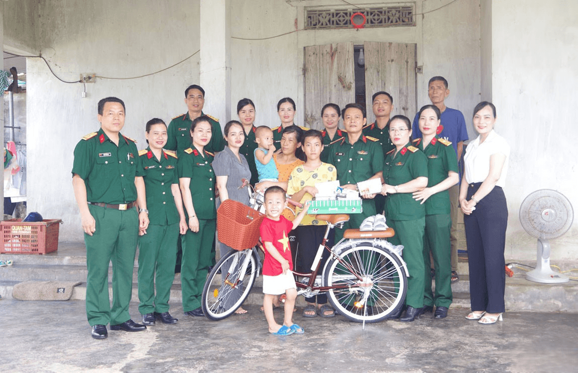Đỡ đầu học sinh nghèo