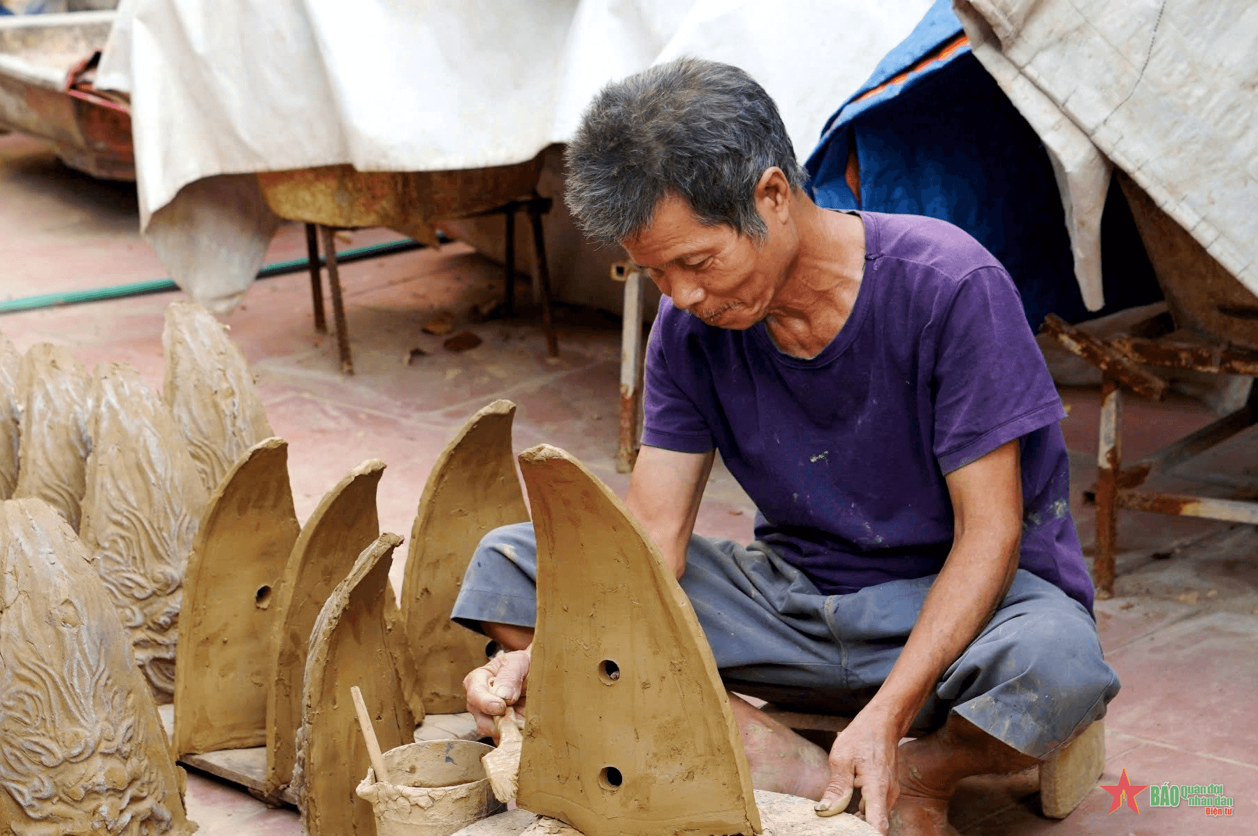Giữ lửa nghề gốm Hương Canh