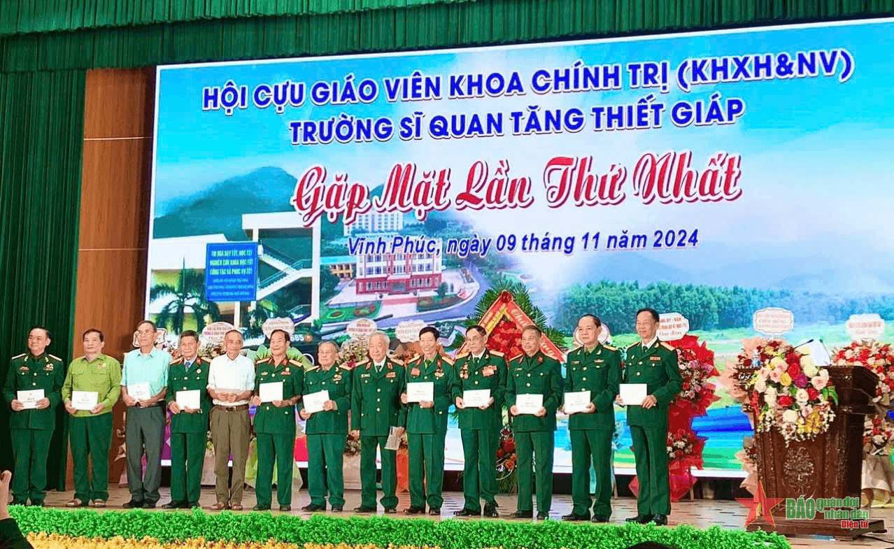 Gặp mặt Hội Cựu giáo viên Khoa Chính trị, Trường Sĩ quan Tăng thiết giáp