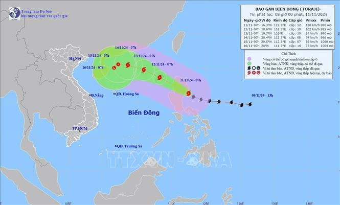Bão Toraji gần Biển Đông, gây gió giật cấp 15