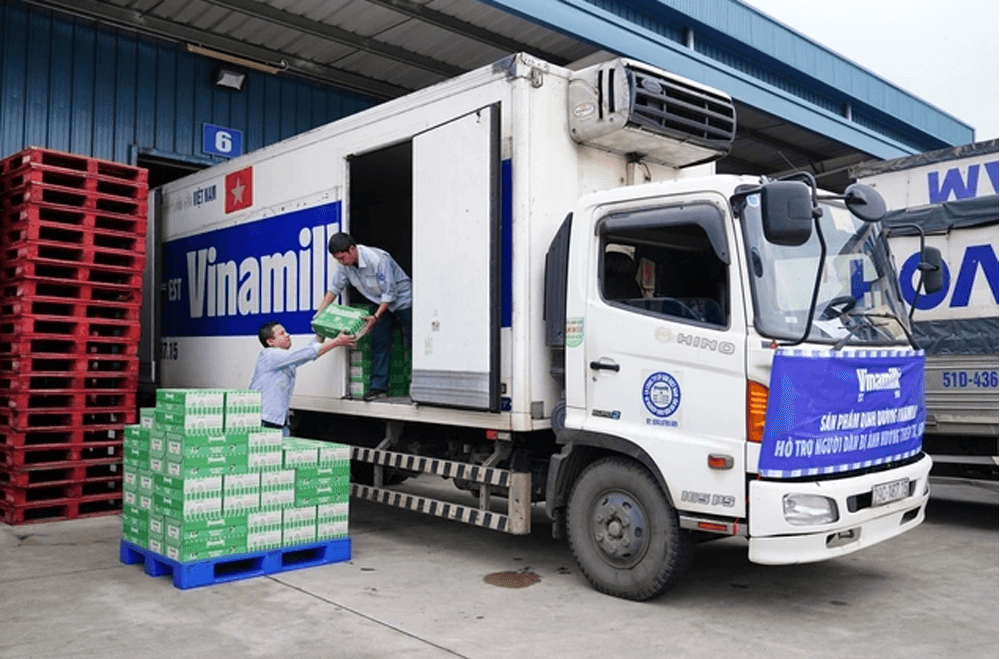 Vinamilk hỗ trợ 550.000 sản phẩm sữa, nước cho trẻ em, người dân vùng bão lũ