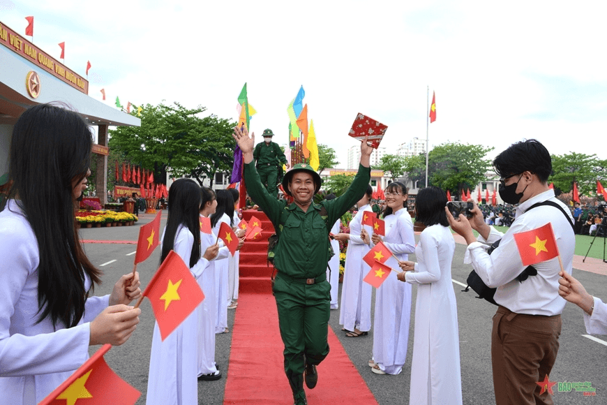 Nghỉ học đại học chuyển sang học cao đẳng có tiếp tục được tạm hoãn gọi nhập ngũ?