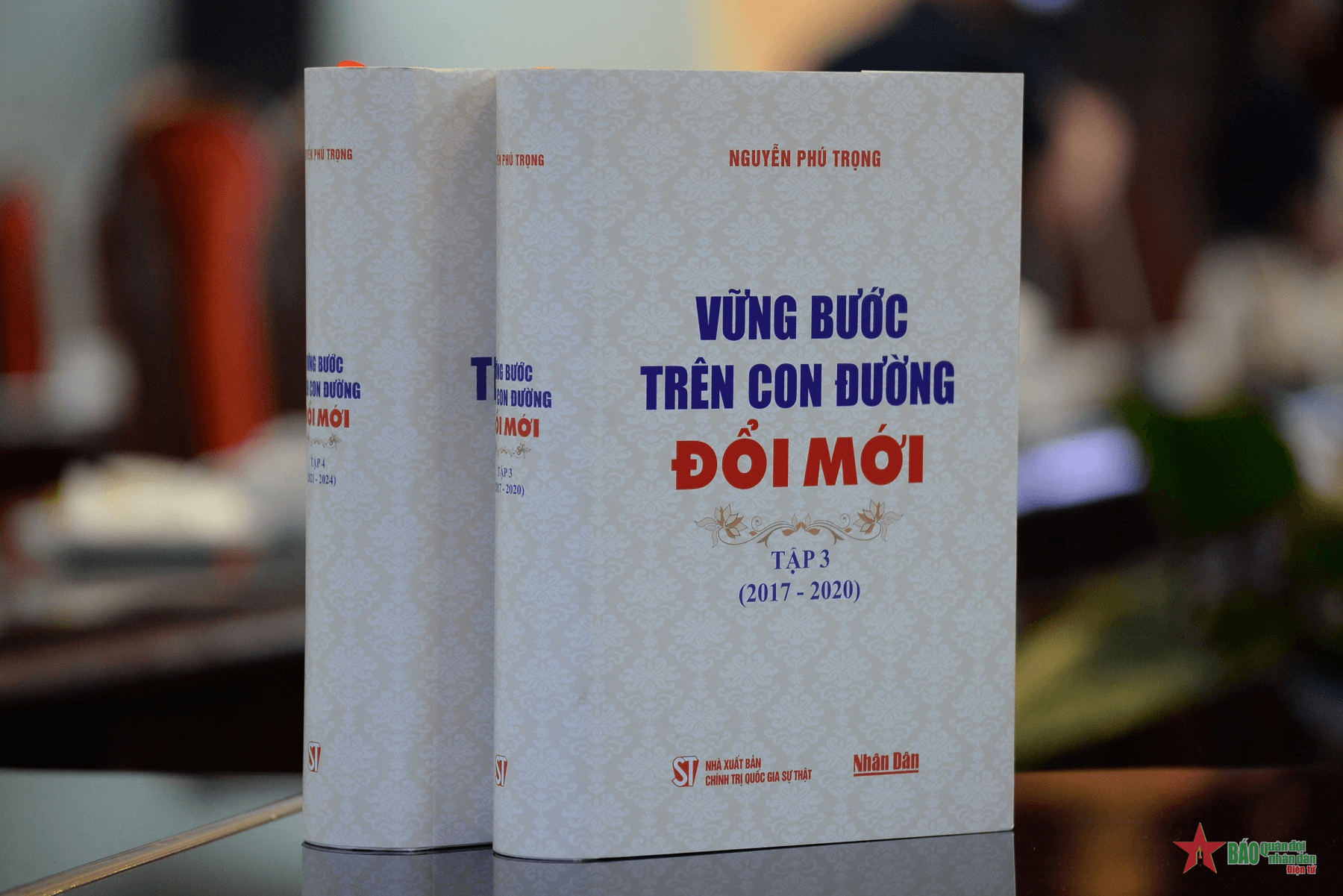 Giới thiệu tập 3 và 4 bộ sách “Vững bước trên con đường đổi mới”

​