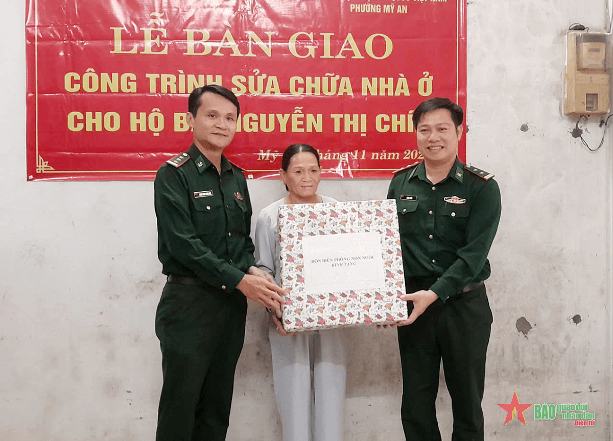 Bàn giao nhà đại đoàn kết cho hộ nghèo thành phố Đà Nẵng