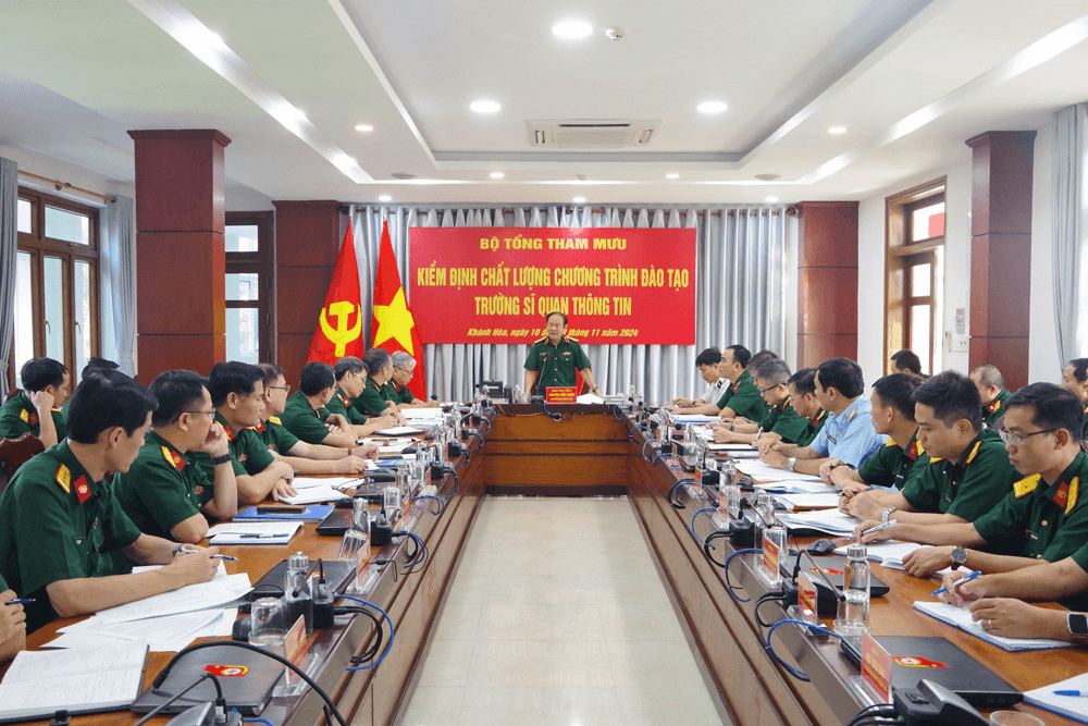 Cục Nhà trường kiểm định chương trình đào tạo của Trường Sĩ quan Thông tin