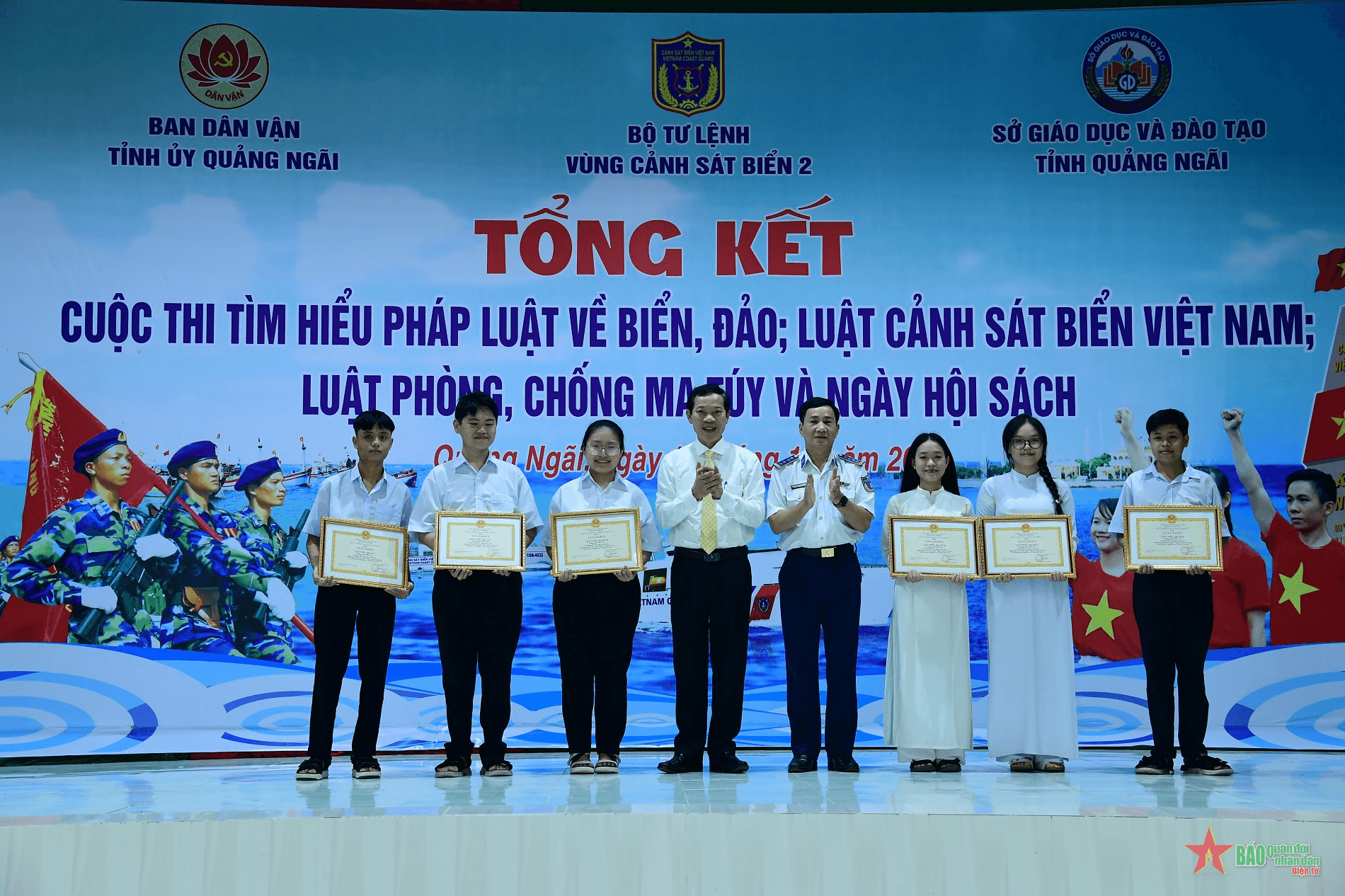 Vùng Cảnh sát biển 2 tổng kết và trao giải Cuộc thi tìm hiểu pháp luật cho học sinh Quảng Ngãi