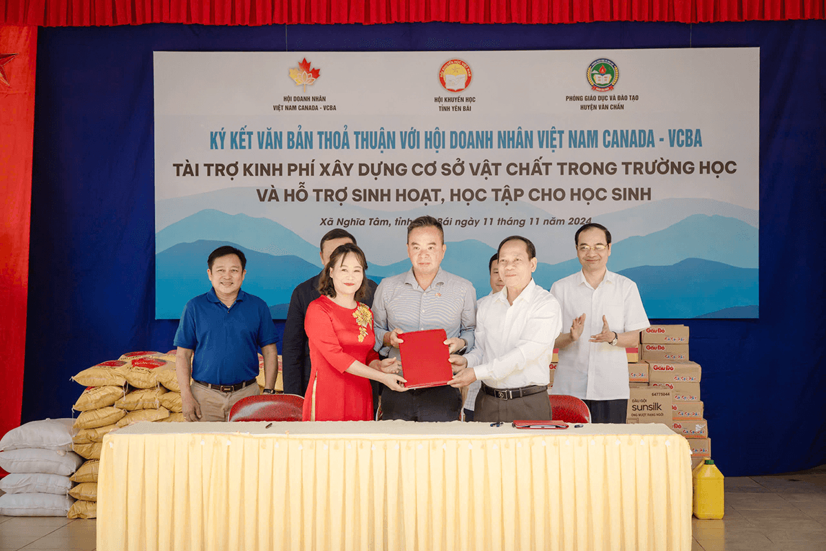 Kiều bào Việt Nam tại Canada hỗ trợ 2 tỷ đồng tới trường tiểu học ở Yên Bái