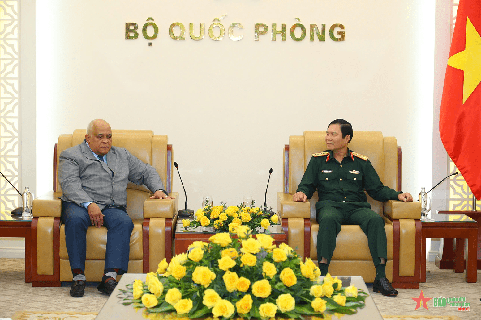Đại tướng Nguyễn Tân Cương tiếp Đại sứ Cuba tại Việt Nam