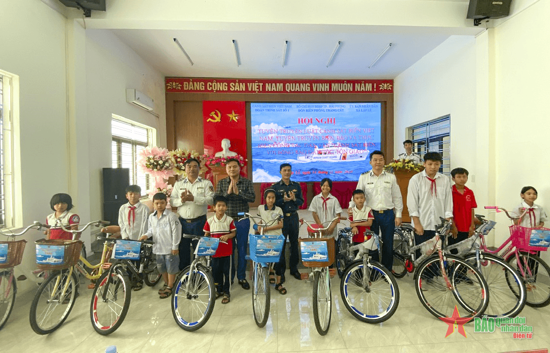 Đoàn Trinh sát số 1 (Bộ tư lệnh Cảnh sát biển) tuyên truyền pháp luật tại Hải Phòng