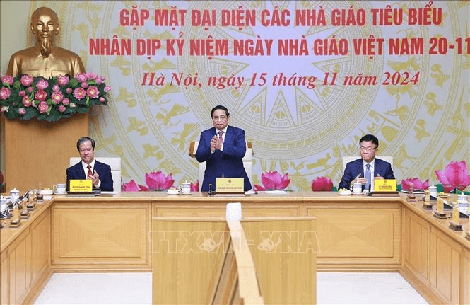 Thủ tướng Phạm Minh Chính gặp đại diện các nhà giáo tiêu biểu