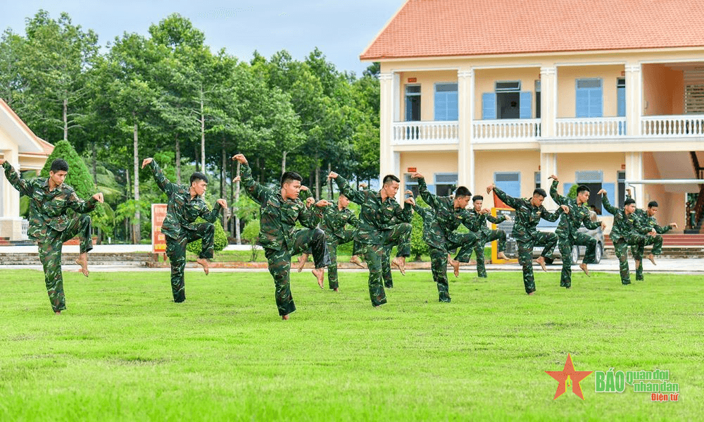 Lính trẻ Tiểu đoàn Đặc công 2012 “nhập môn"