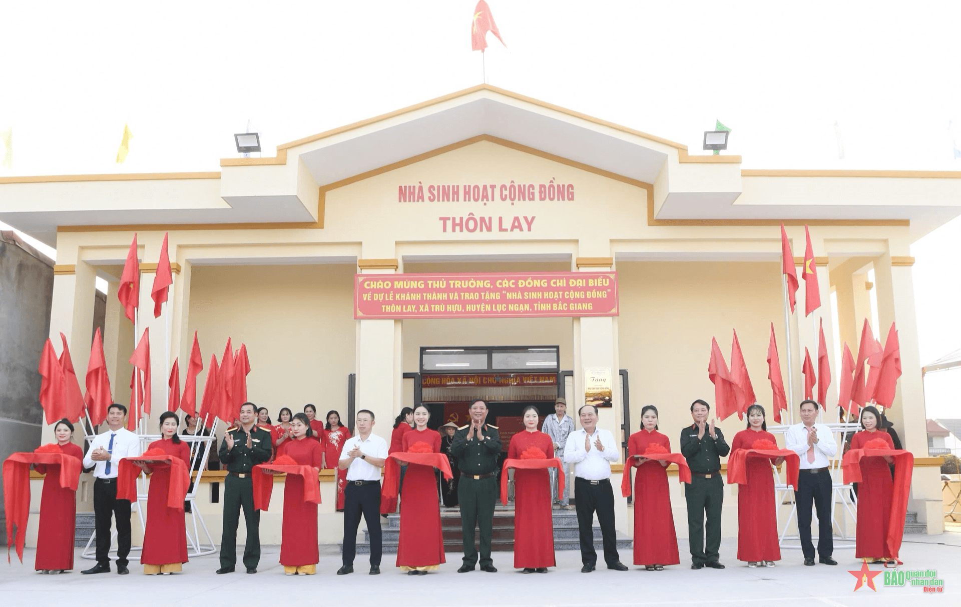 Quân đoàn 12 trao tặng Nhà sinh hoạt cộng đồng tại Bắc Giang