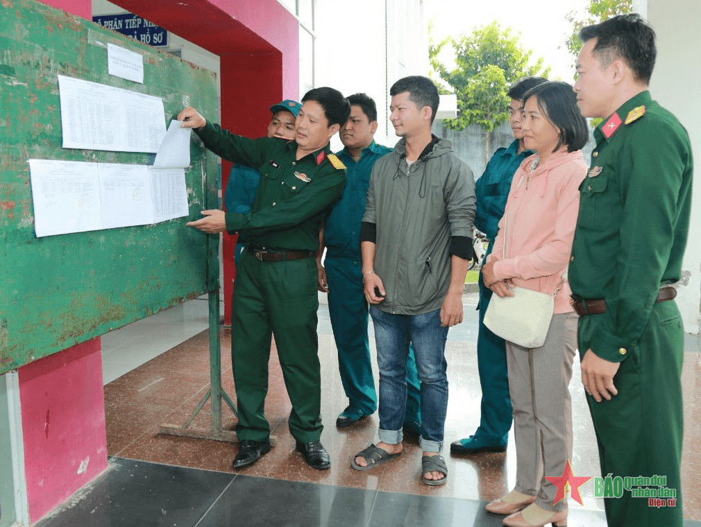 Danh sách công dân được miễn, tạm hoãn nghĩa vụ quân sự được lập và công khai thế nào?