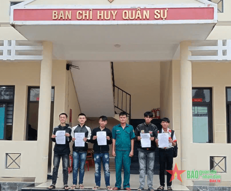 Khát vọng tuổi trẻ qua những lá đơn tình nguyện nhập ngũ