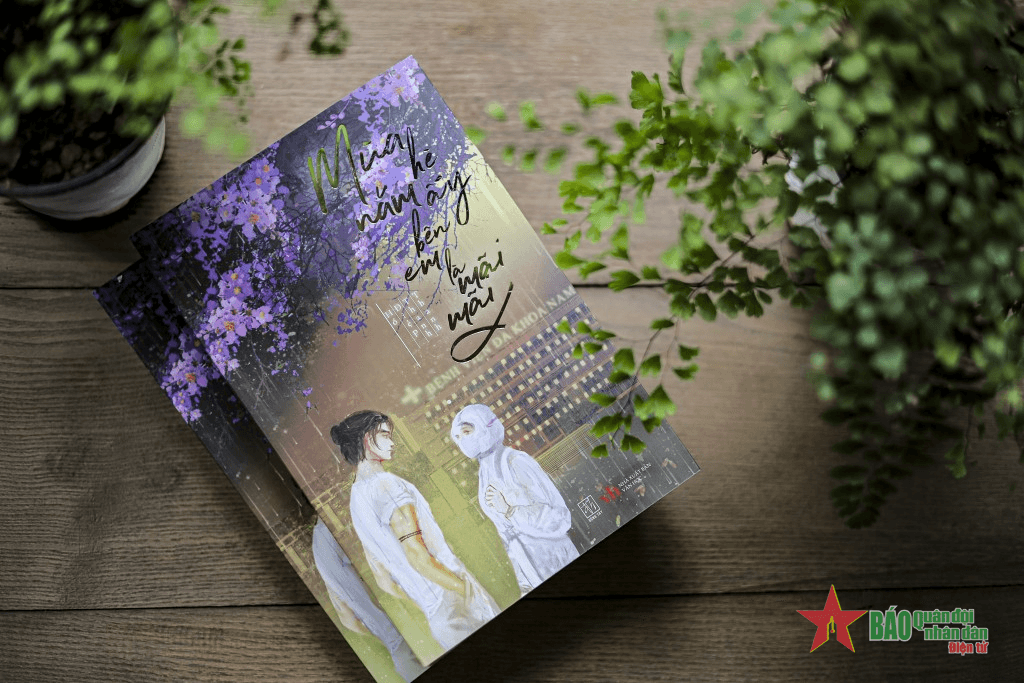 Tái bản tiểu thuyết tình người trong đại dịch “Mùa hè năm ấy bên em là mãi mãi”