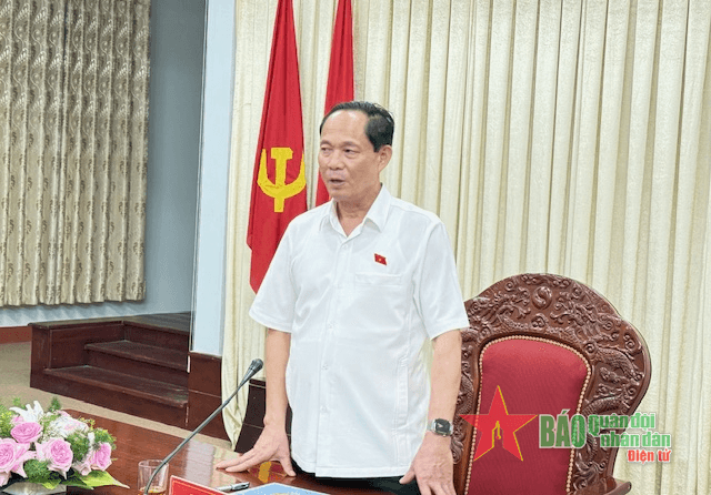 Phó chủ tịch Quốc hội Trần Quang Phương thăm và làm việc với Bộ CHQS tỉnh Đắk Lắk