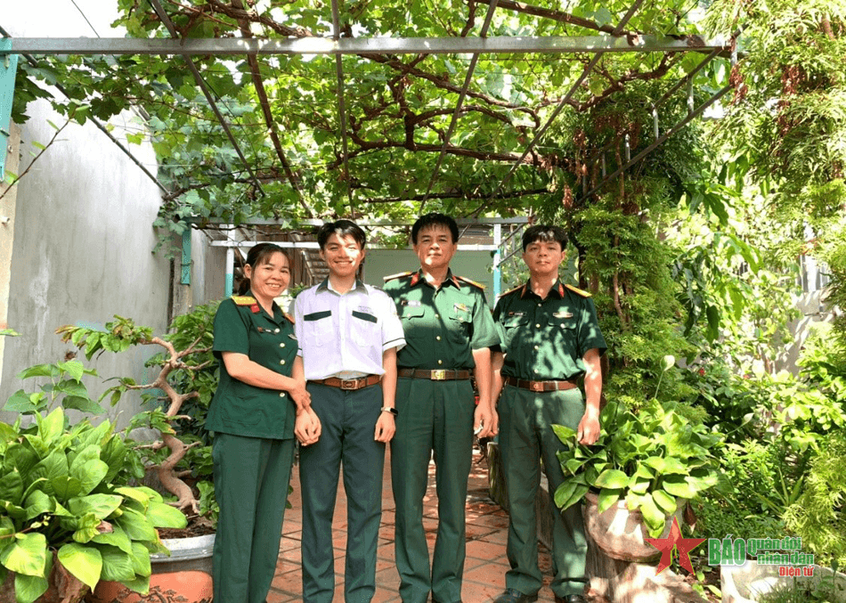 Đại úy QNCN Lê Thị Liễu giỏi cả “ba vai”