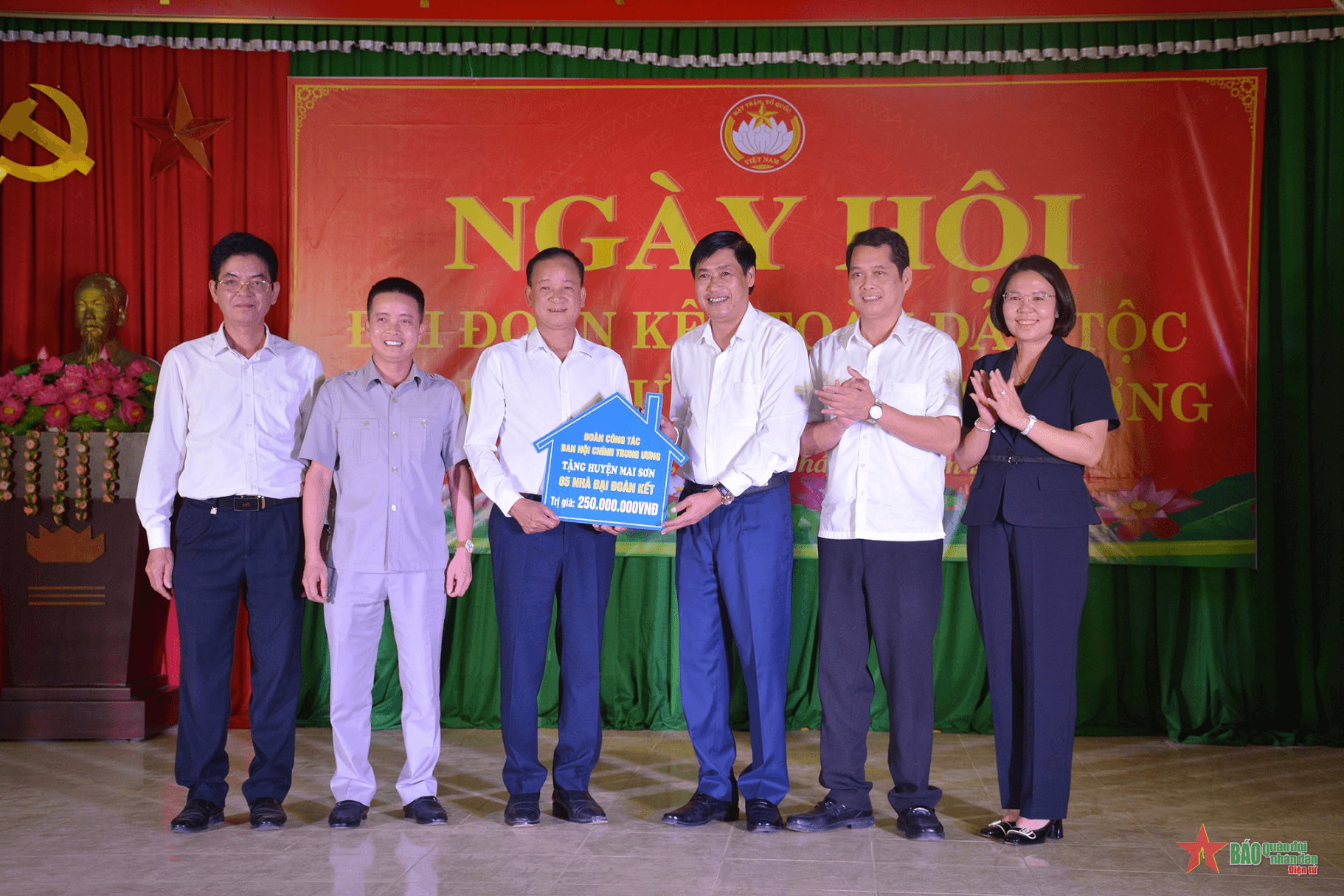 Ban Nội chính Trung ương trao tặng nhà “Đại đoàn kết” tại Sơn La