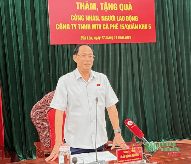 Phó chủ tịch Quốc hội Trần Quang Phương thăm, làm việc và tặng quà người lao động Công ty TNHH MTV Cà phê 15
