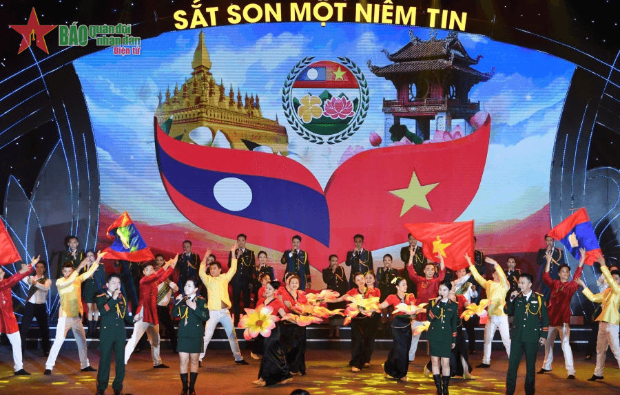 Hình ảnh Bộ đội Cụ Hồ vượt ra ngoài biên giới quốc gia, trở thành một biểu tượng cao đẹp