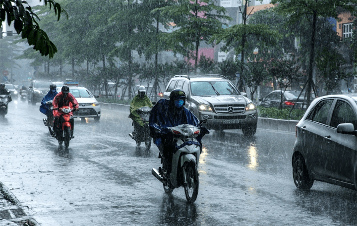 Cảnh báo dông, gió lốc và mưa lớn cục bộ khu vực nội thành Hà Nội