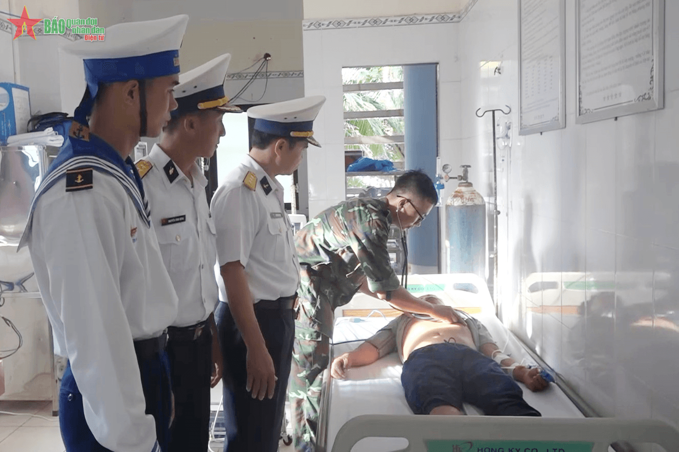 Bệnh xá đảo Trường Sa cấp cứu ngư dân Phú Yên bị nạn trên biển