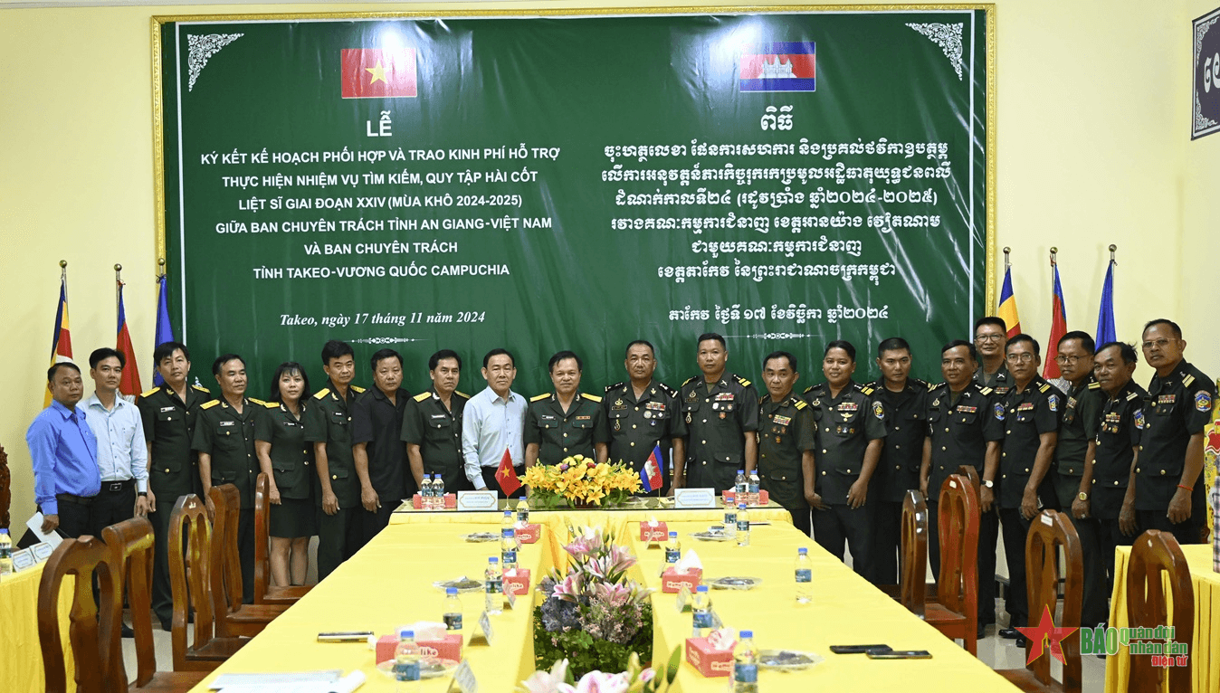 An Giang: Ký kết, trao kinh phí hỗ trợ tìm kiếm, quy tập hài cốt liệt sĩ tại Campuchia