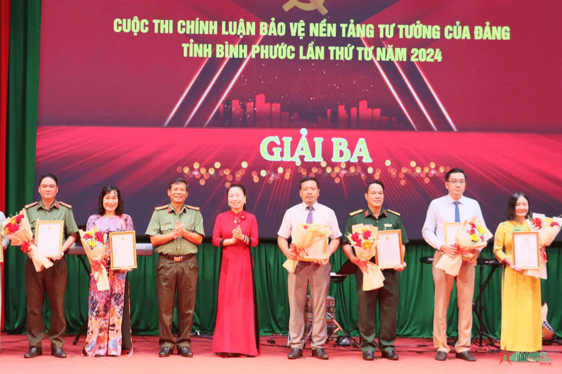 Bình Phước trao giải Cuộc thi chính luận bảo vệ nền tảng tư tưởng của Đảng