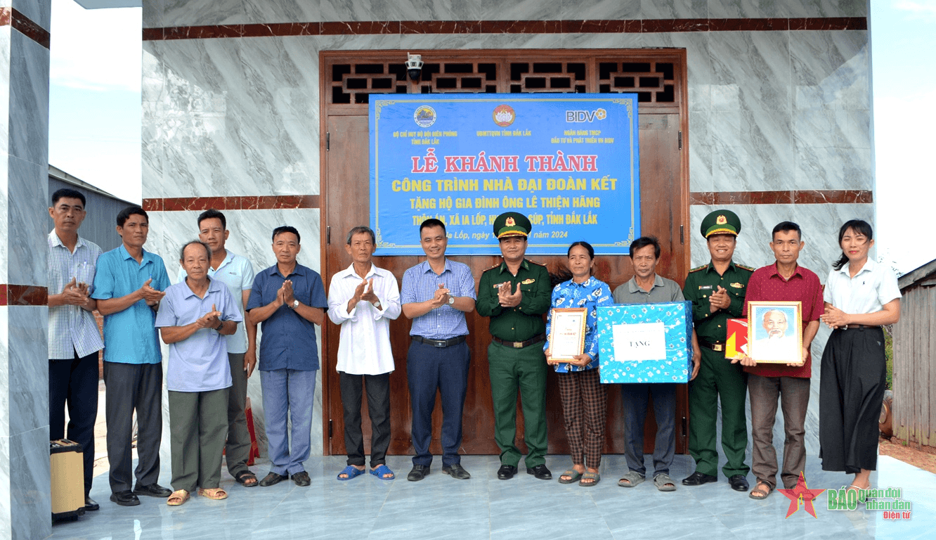 Đắk Lắk: Khánh thành 2 nhà Đại đoàn kết tặng hộ nghèo ở biên giới