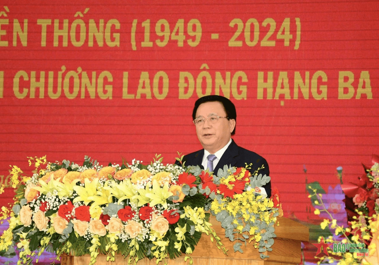Học viện Chính trị khu vực III đón nhận Huân chương Lao động hạng Ba